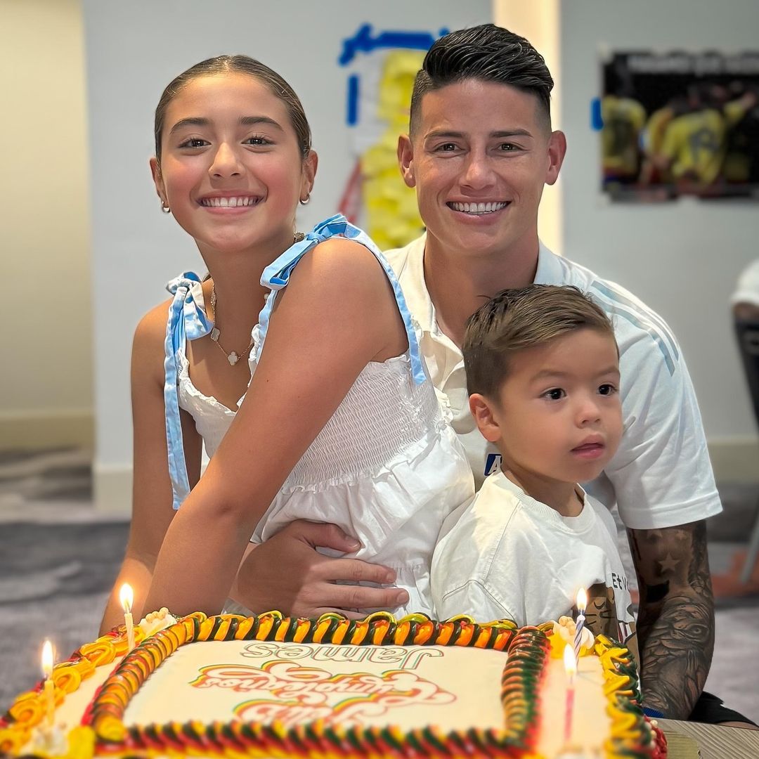 Tras su triunfo, James Rodríguez celebra su cumpleaños 33 junto a sus hijos