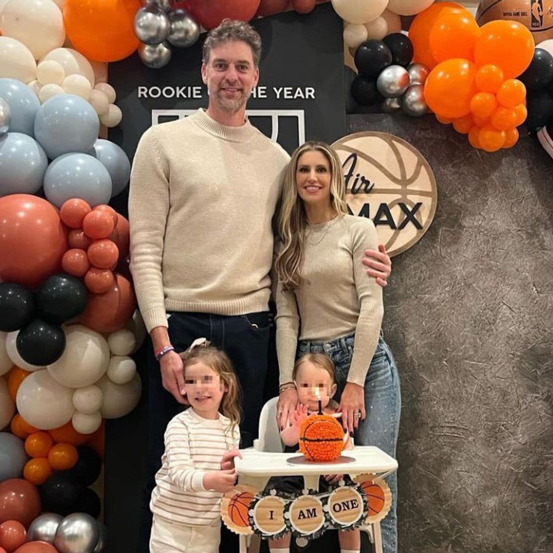 Pau Gasol y Cat McDonnell celebran el primer cumpleaños de su pequeño Max con una fiesta de baloncesto