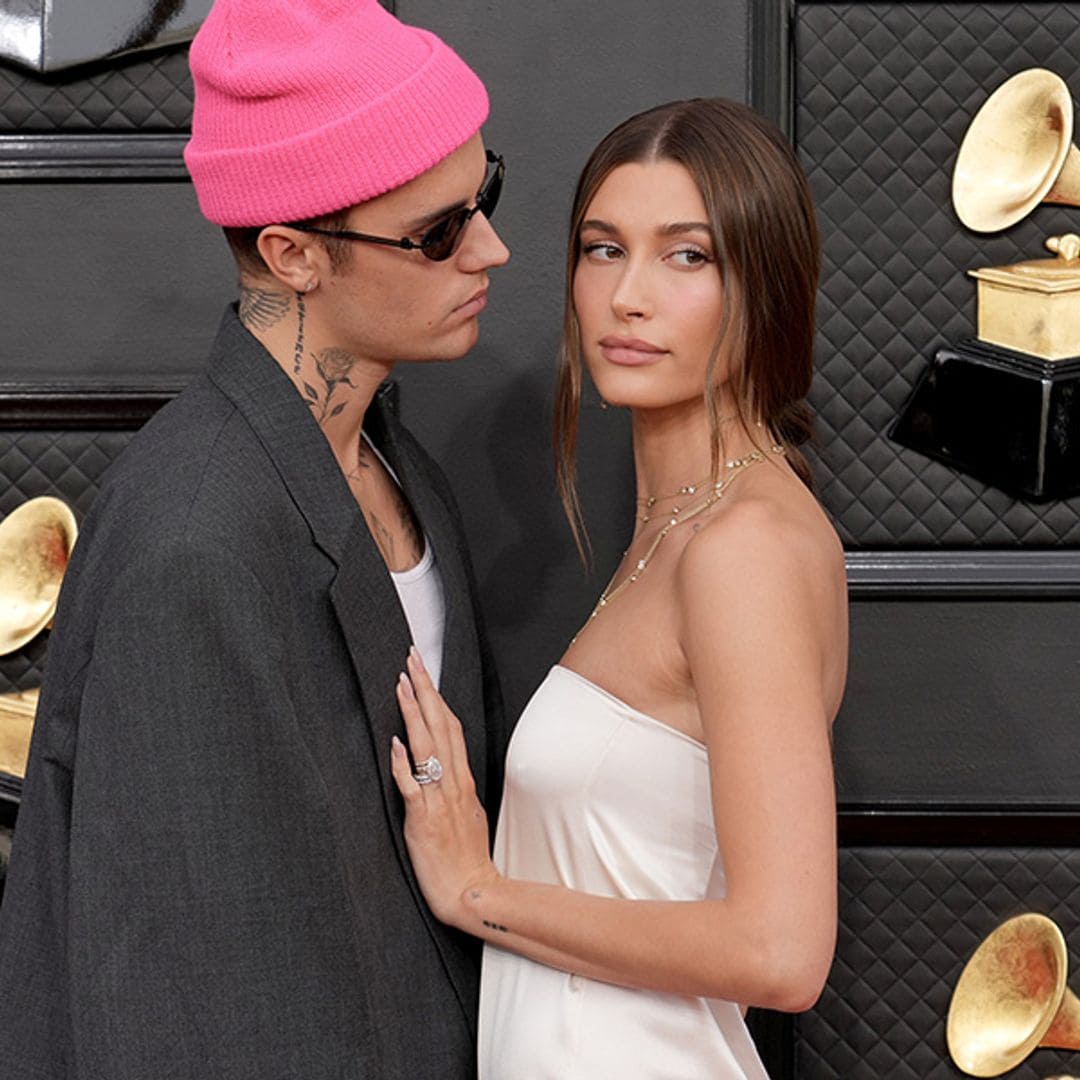 hailey baldwin justin bieber momento romantico premios grammy