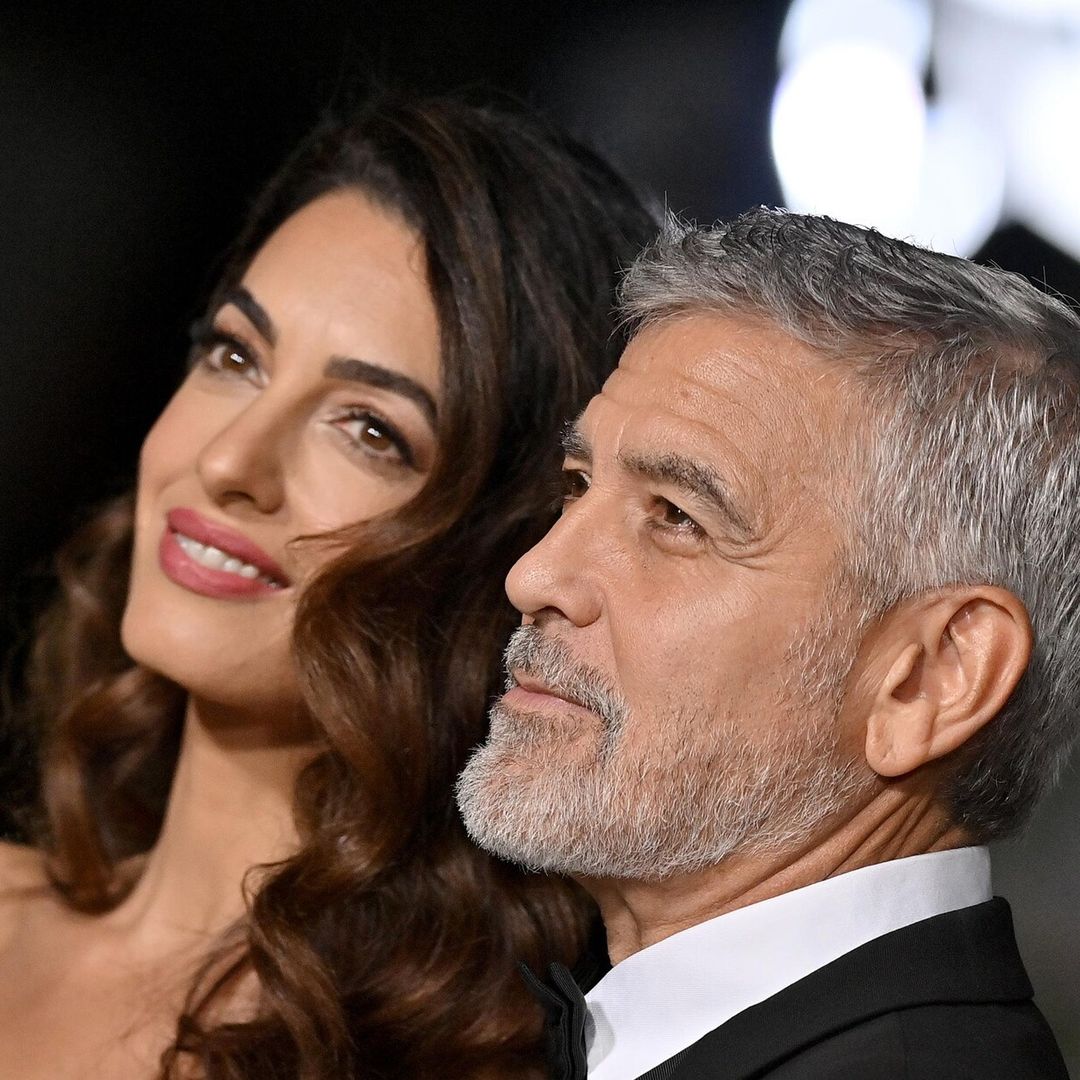 Amal y George Clooney deslumbran con atuendos coordinados en Venecia