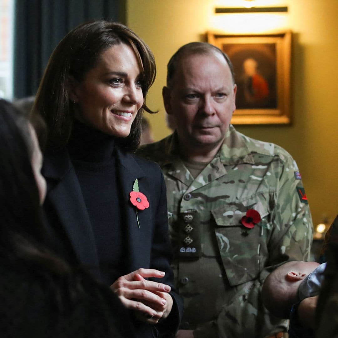 La princesa de Gales asiste a un entrenamiento militar con una blazer, 'leggings' y botas de combate