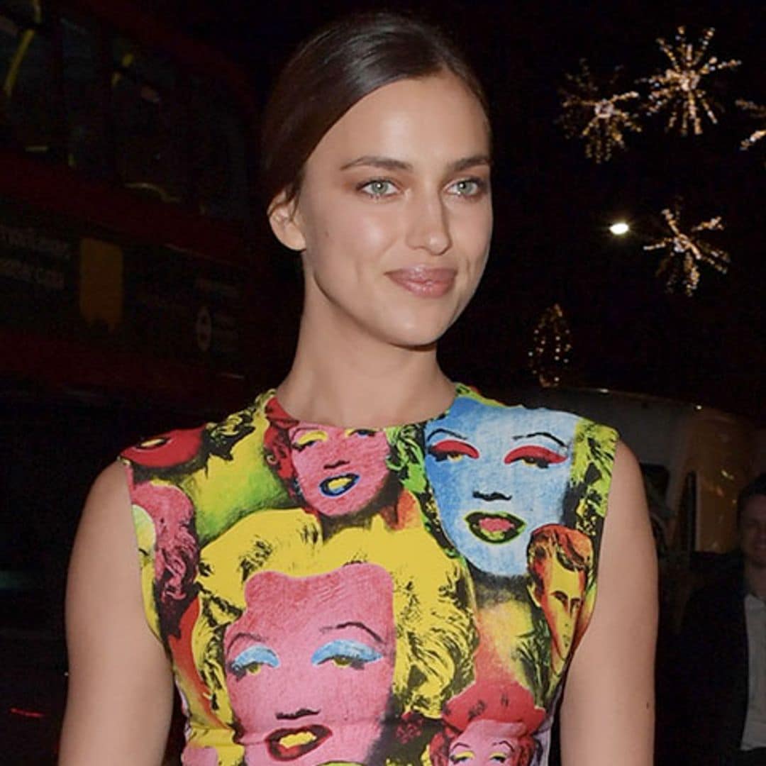 Irina Shayk causa sensación vestida de Warhol 'de pies a cabeza'