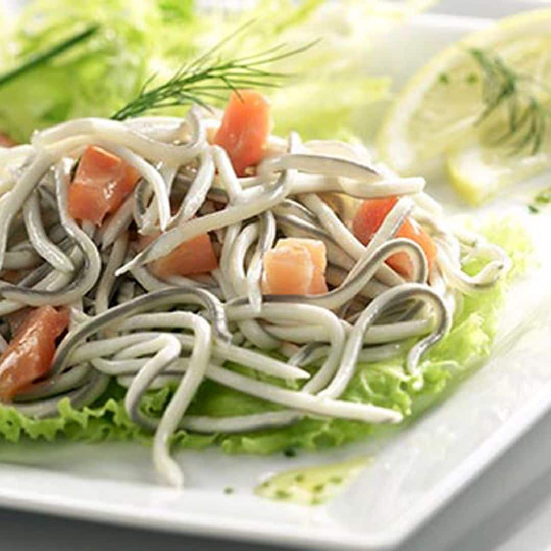 Ensalada de gulas con salmón