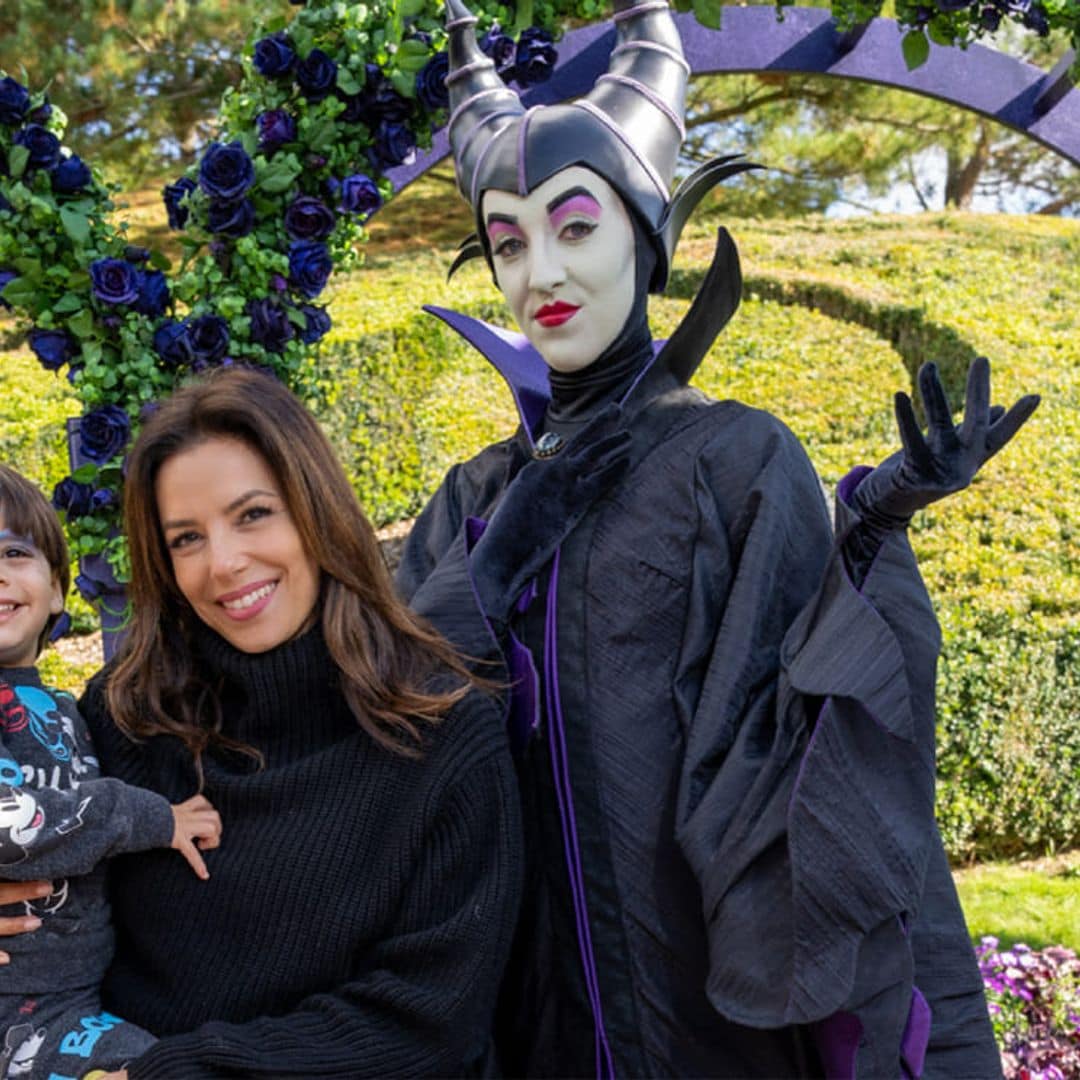 Eva Longoria y su hijo se divierten con ¡Maléfica! en Disneyland París