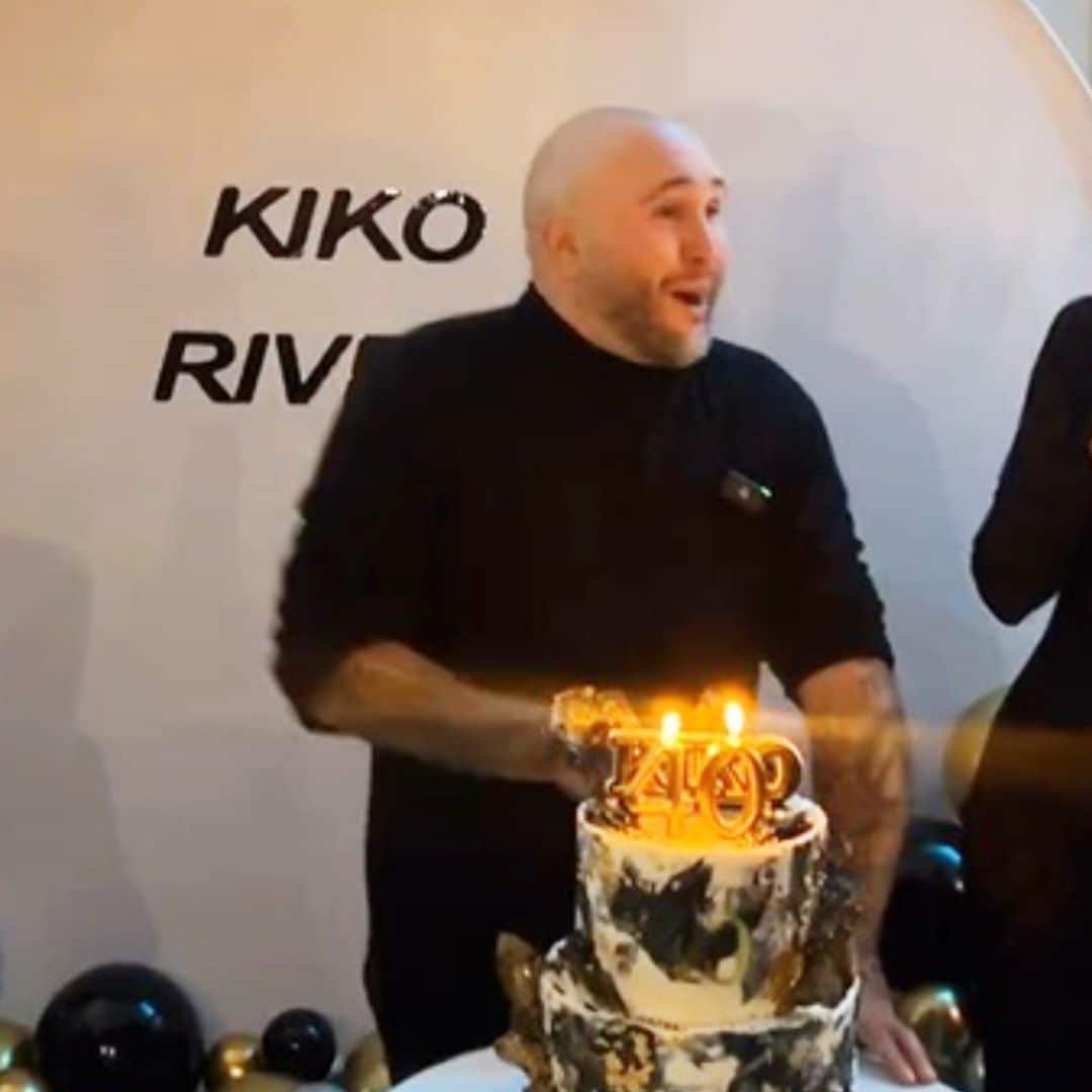 Kiko Rivera sopla las velas de su 40 cumpleaños rodeado de su familia, ¡y junto a su hermano Cayetano!