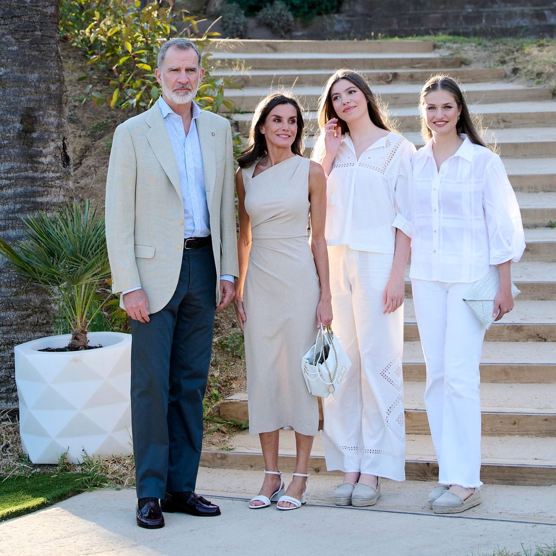 Reina Letizia con sandalias de tacón ancho