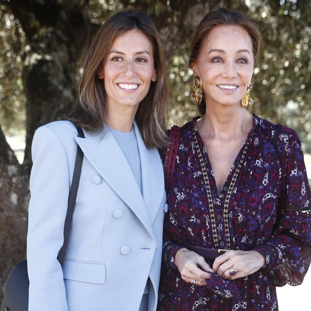 Isabel Preysler y Ana Boyer, madre e hija derrochan estilo en el gran día de Mario Vargas Llosa