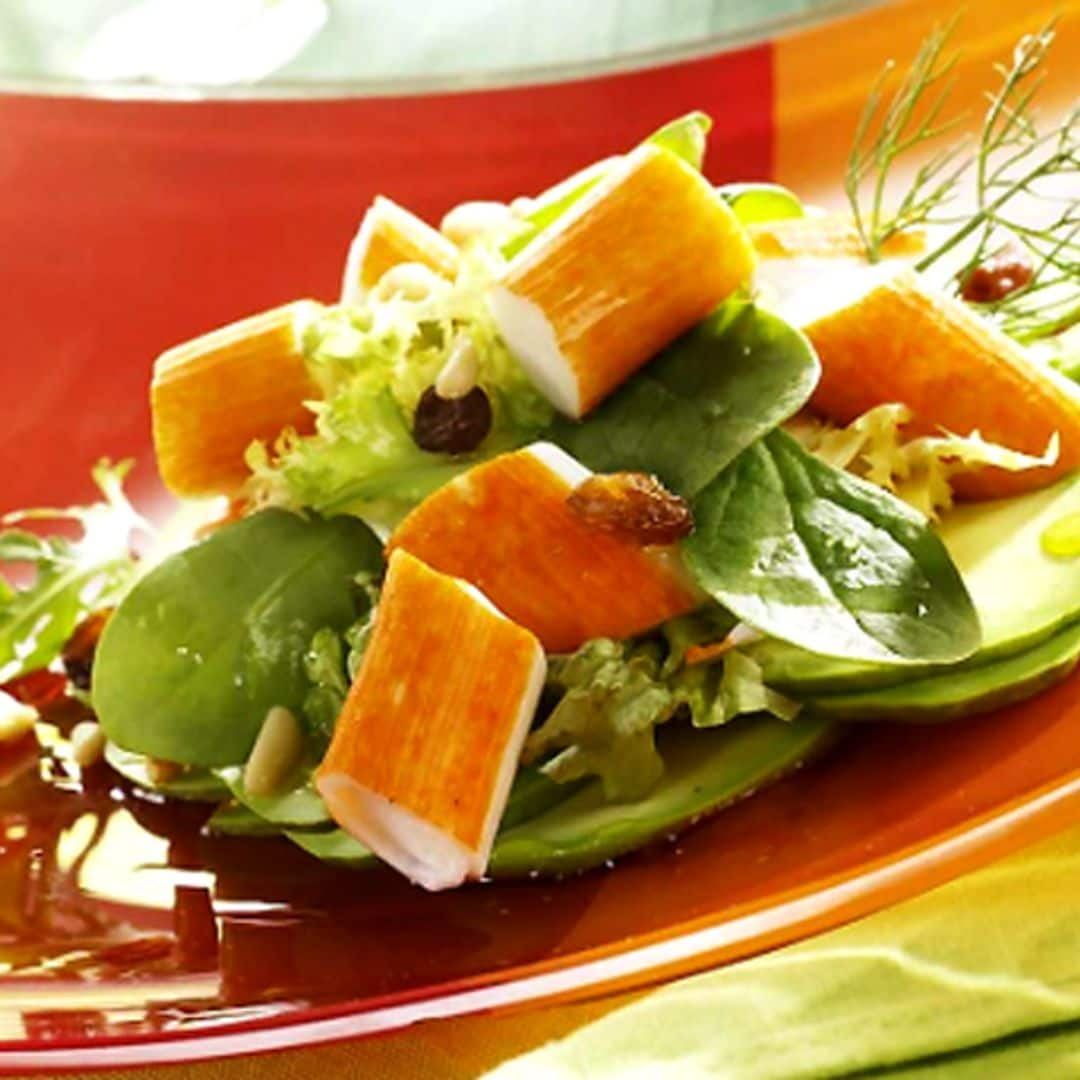 Ensalada de aguacate y surimi