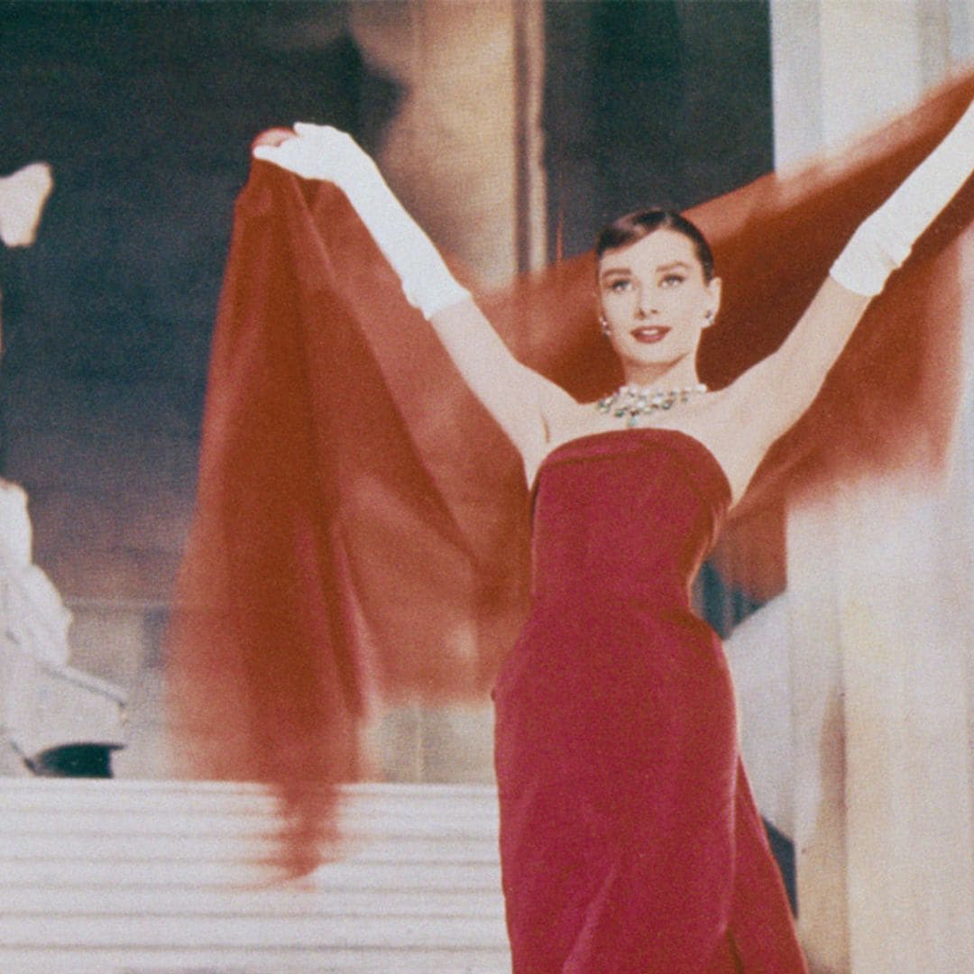 Localizamos en Zara el famoso vestido rojo de Audrey Hepburn que vimos en 'Funny Face'