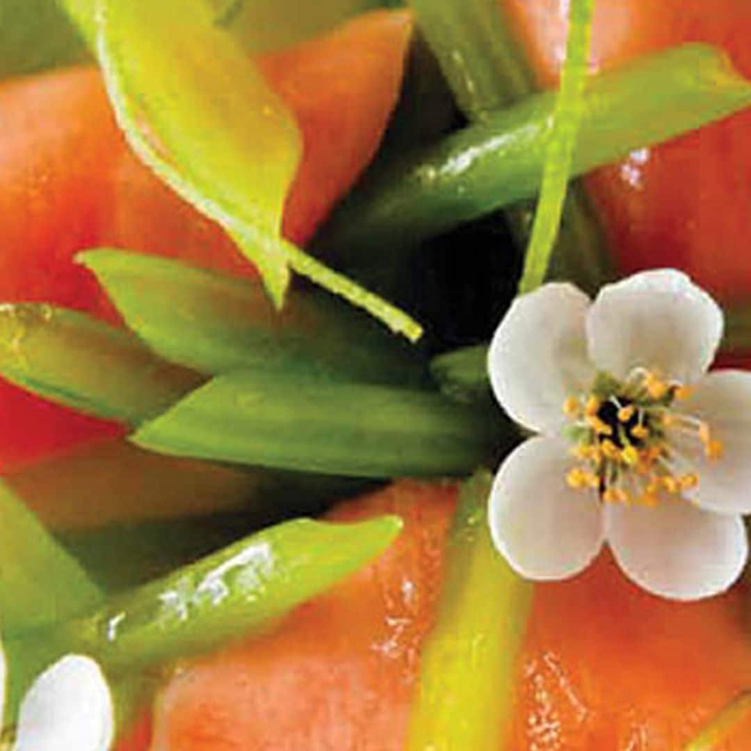 Jardín de borrajas con dados de salmón al ajo