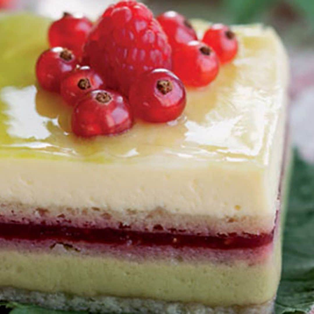 Pastel de arándanos rojos y lima