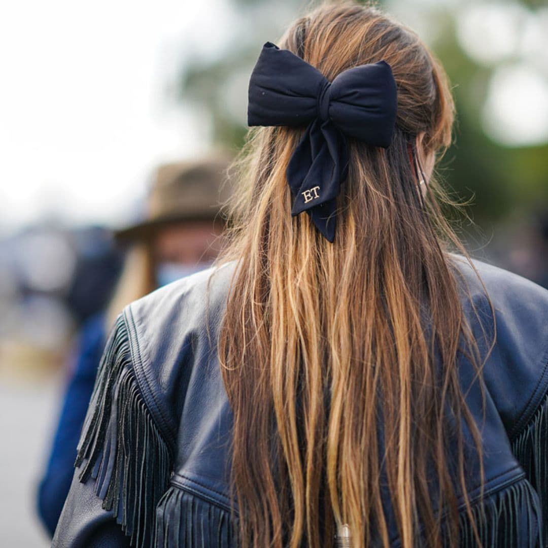 El lazo para el pelo es el complemento ideal para chicas con mucha ropa que sienten que visten siempre igual