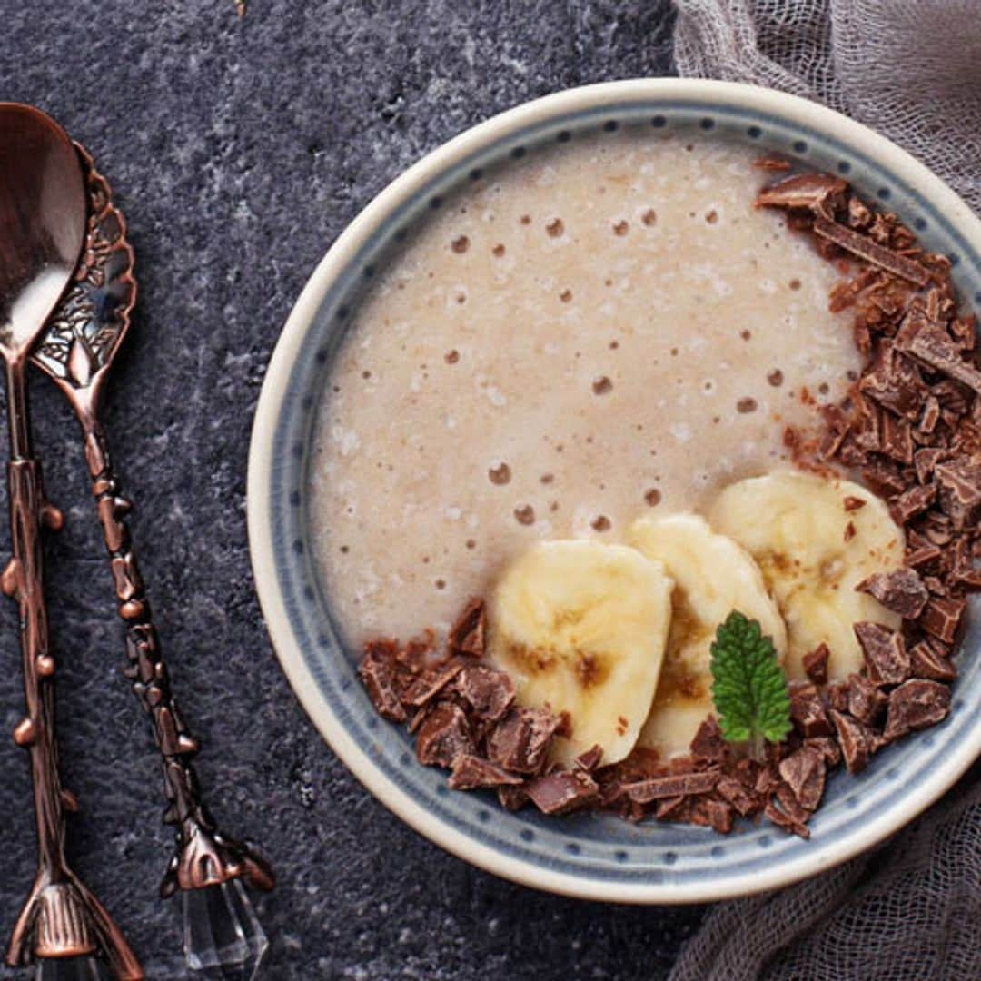 'Smoothie bowl' de plátano, chocolate y algarroba