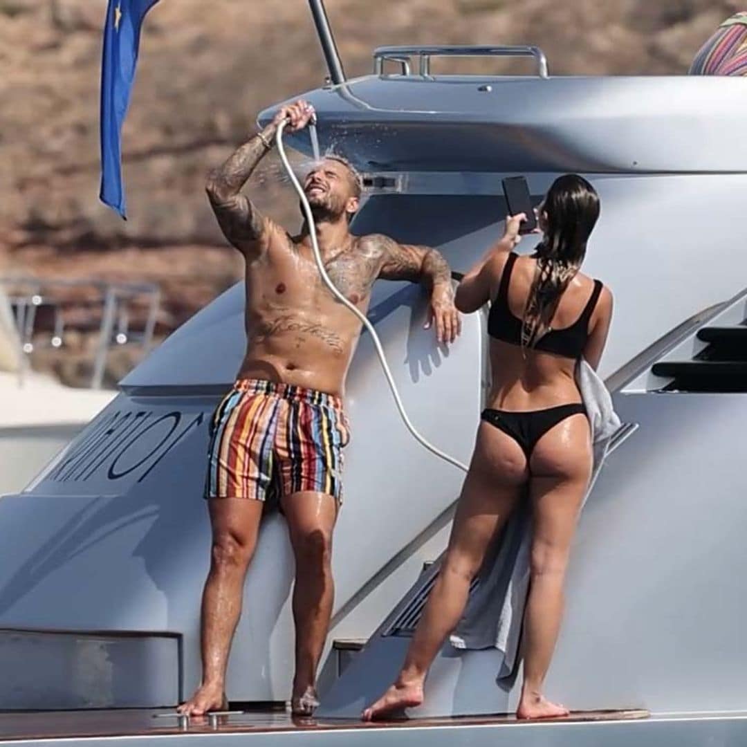 Los detalles de las vacaciones de Maluma en Formentera, en un barco de lujo con la mejor fotógrafa