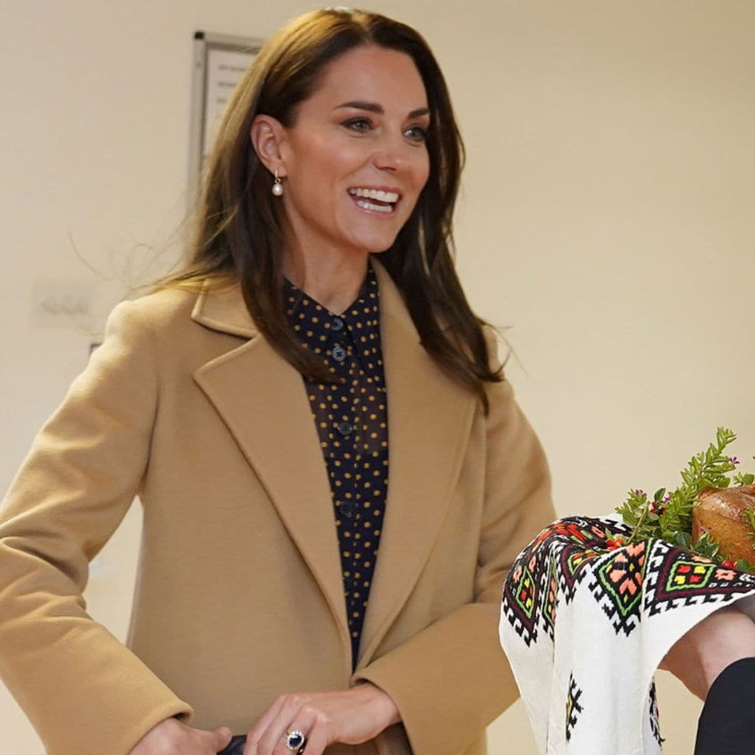 Kate Middleton manda un sentido mensaje con su nuevo vestido de lunares amarillos