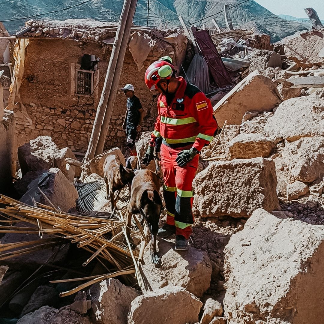 El heroico rescate de unos vecinos a un hombre que está a punto de ser arrastrado por el agua