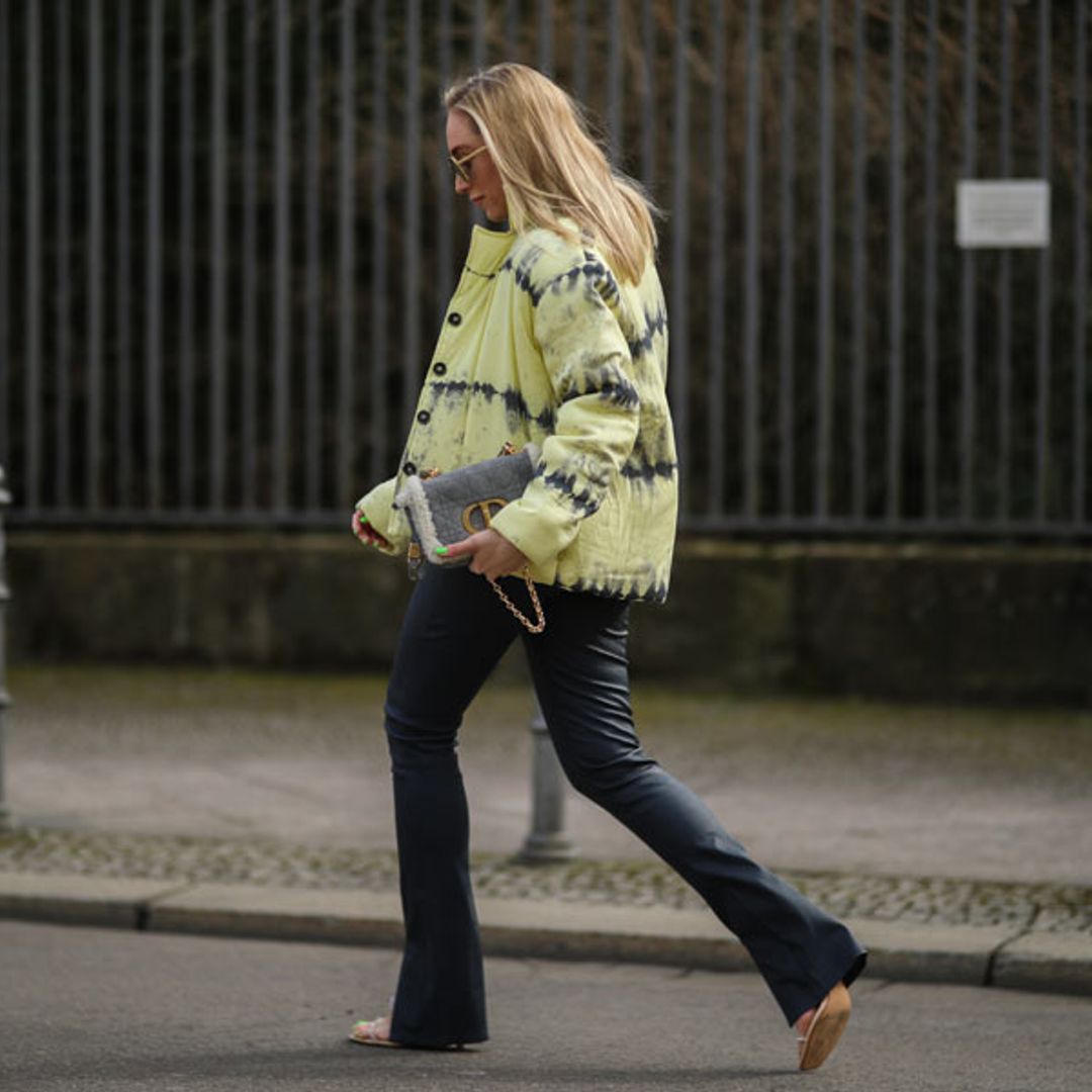 Cazadoras estampadas, la tendencia con la que conseguir un look diferente en menos de 10 segundos