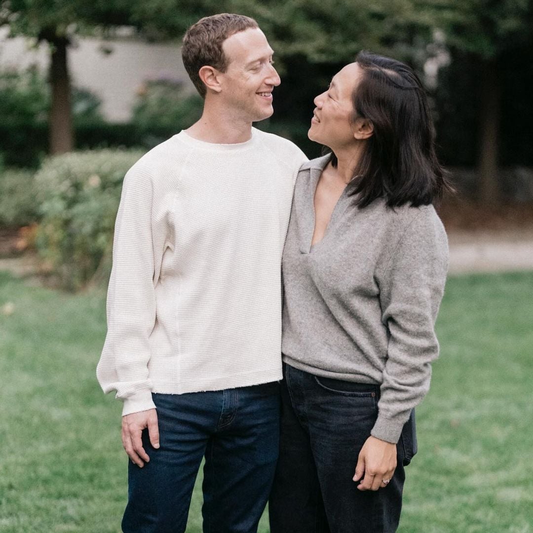 Mark Zuckerberg le regala a su mujer una majestuosa estatua a su imagen y semejanza