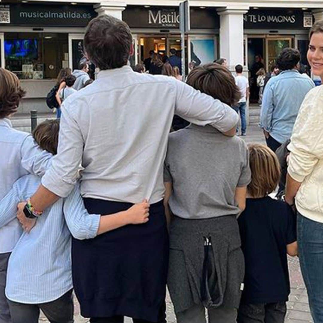 La felicidad máxima de Amelia Bono con Manuel Martos y sus cuatro hijos en un puente de lo más musical