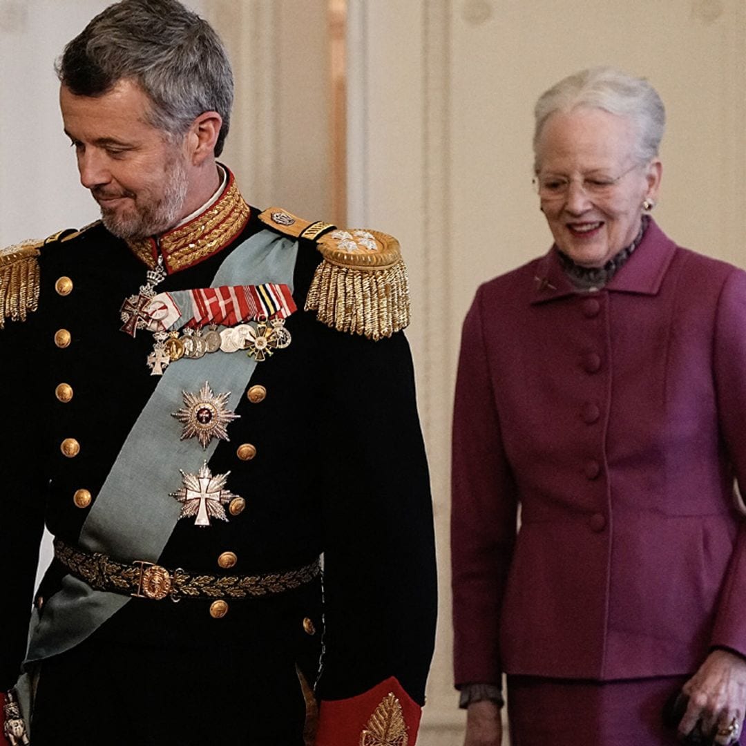 La vibrante imagen de Margarita de Dinamarca con traje magenta y pendientes de rubíes en su abdicación