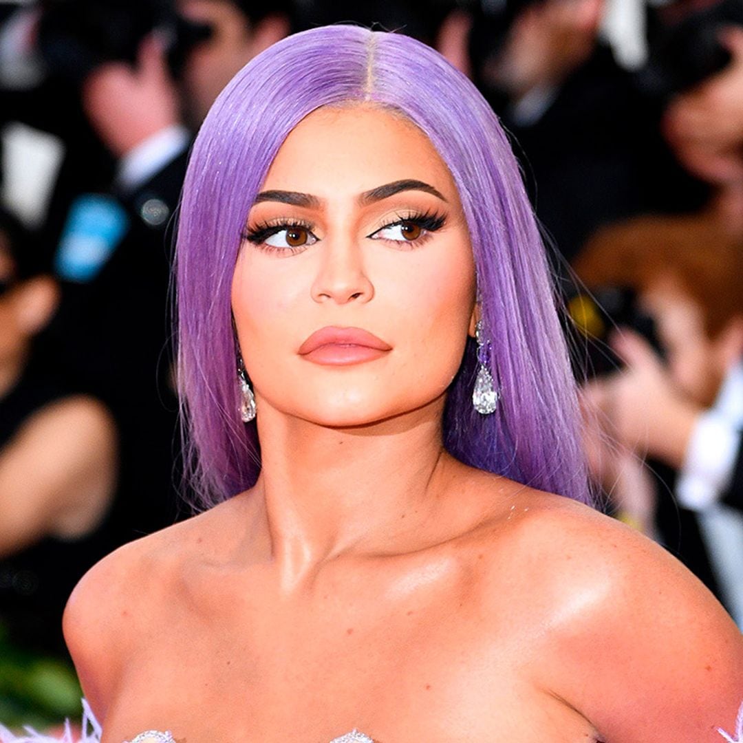 La carísima colección de pelucas con las que Kylie Jenner cambia su imagen por completo