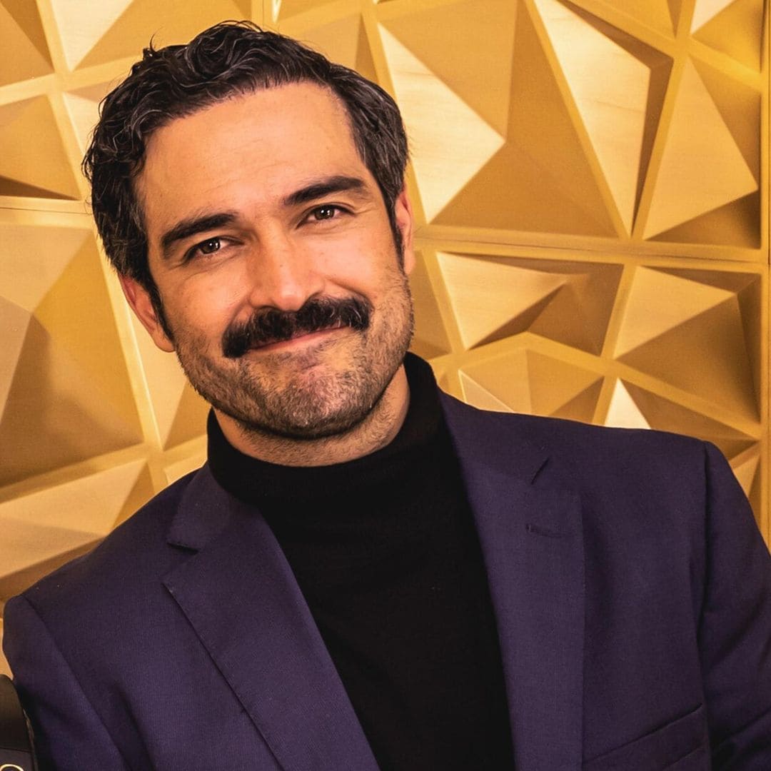 Alfonso Herrera sorprende a sus fans al presentar a su nuevo bebé