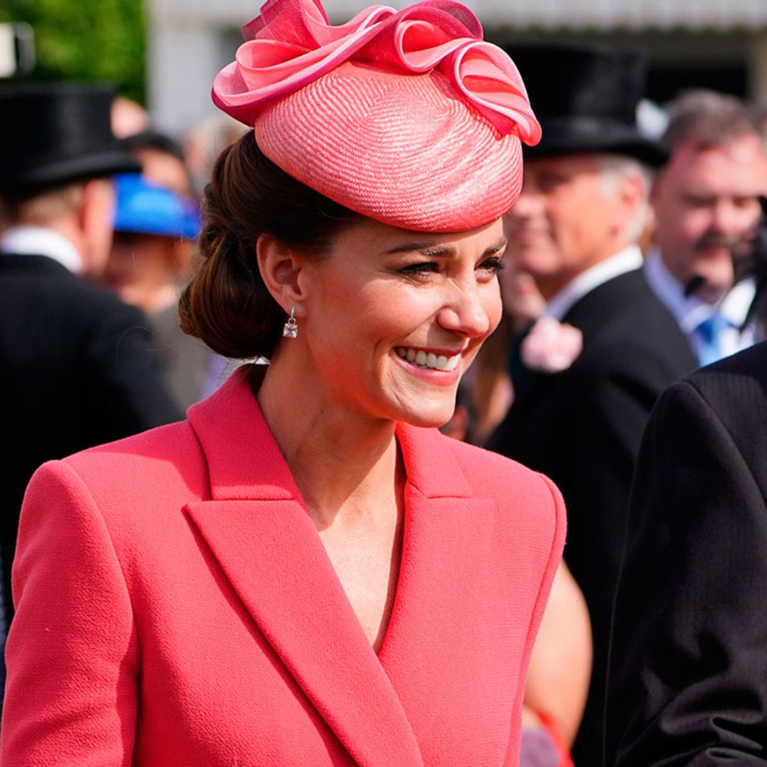 Kate Middleton parte plaza en el Palacio de Buckingham