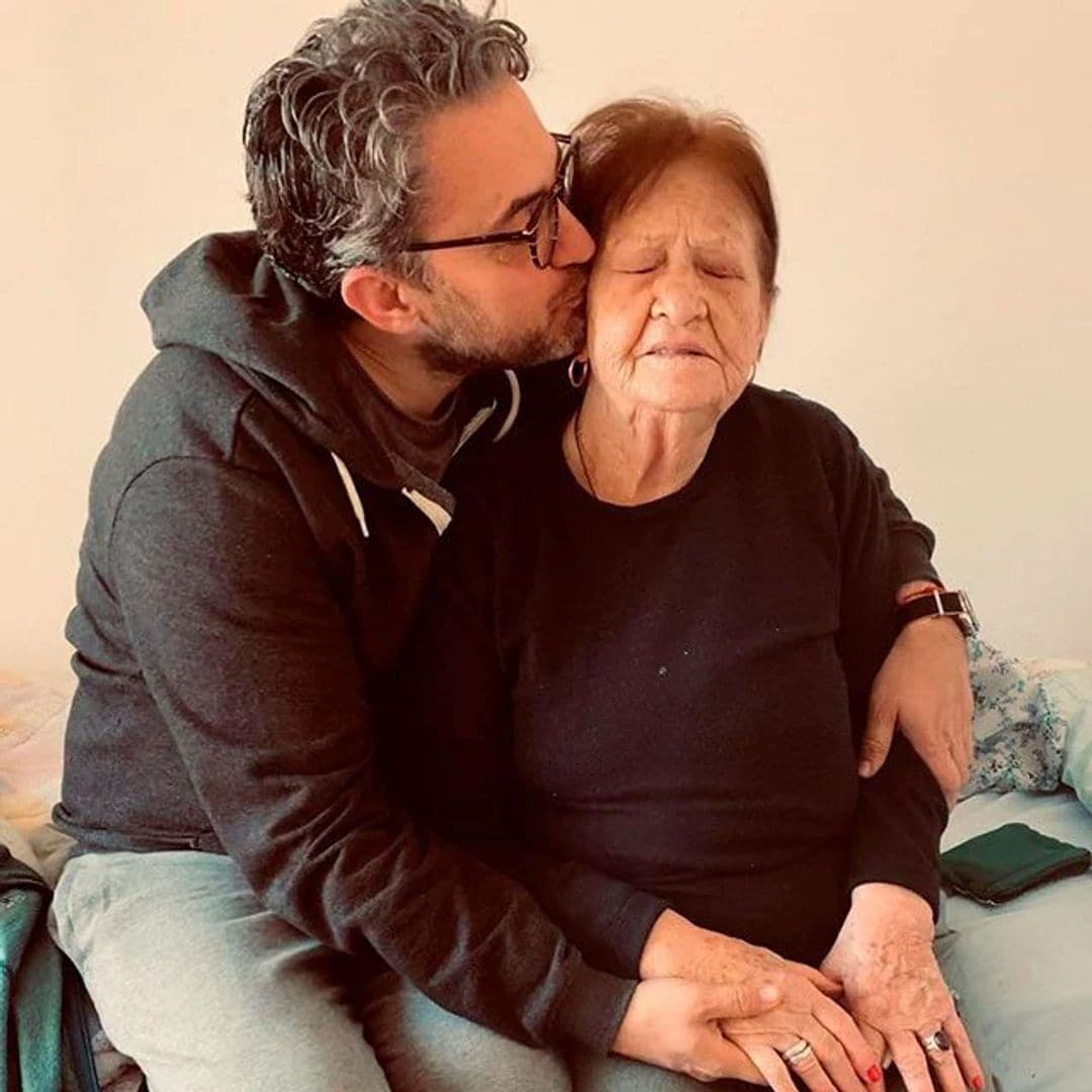 Máximo Huerta logra por fin comunicarse con su familia tras estar incomunicado tres días junto a su madre por la DANA