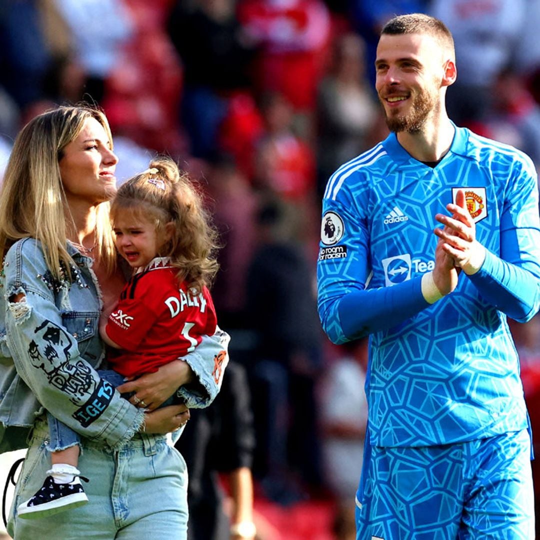 La felicidad de Edurne con su hija y De Gea al celebrar juntos el trofeo que ha ganado el jugador en Mánchester