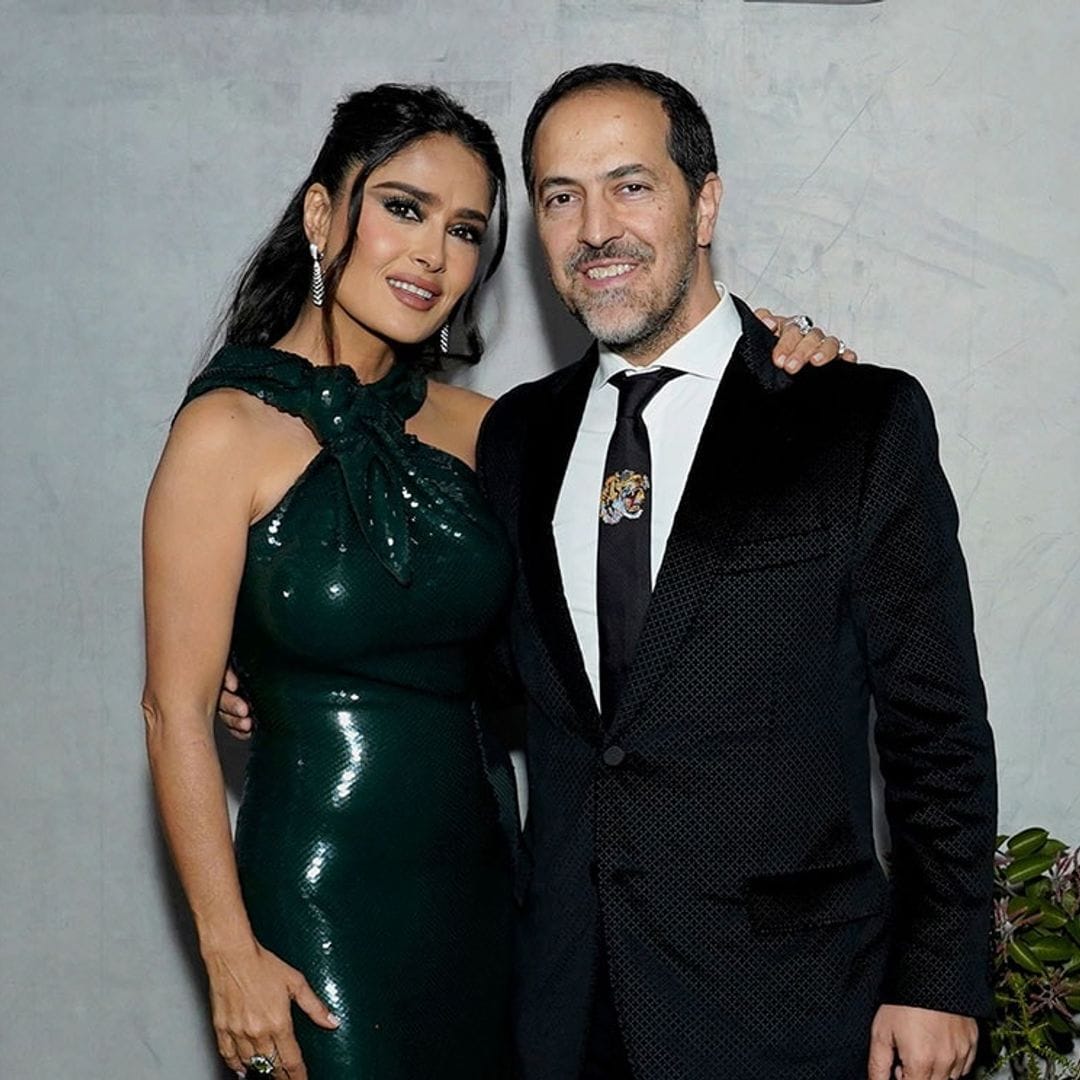 De la mano de su hermano, Salma Hayek brilla sobre la alfombra roja