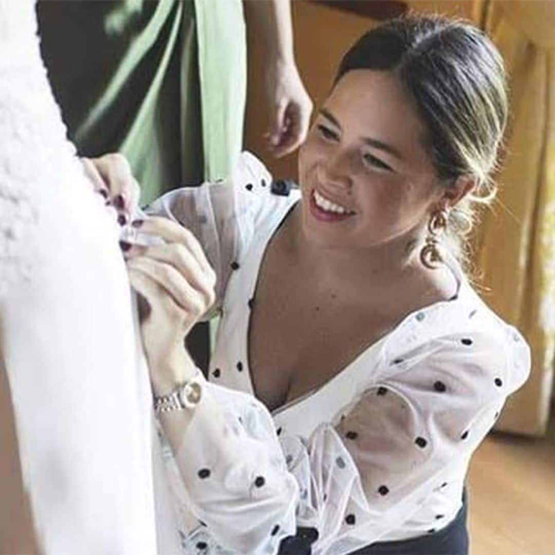 Hablamos con María Baraza, la diseñadora española tras el éxito de los vestidos de novia convertibles