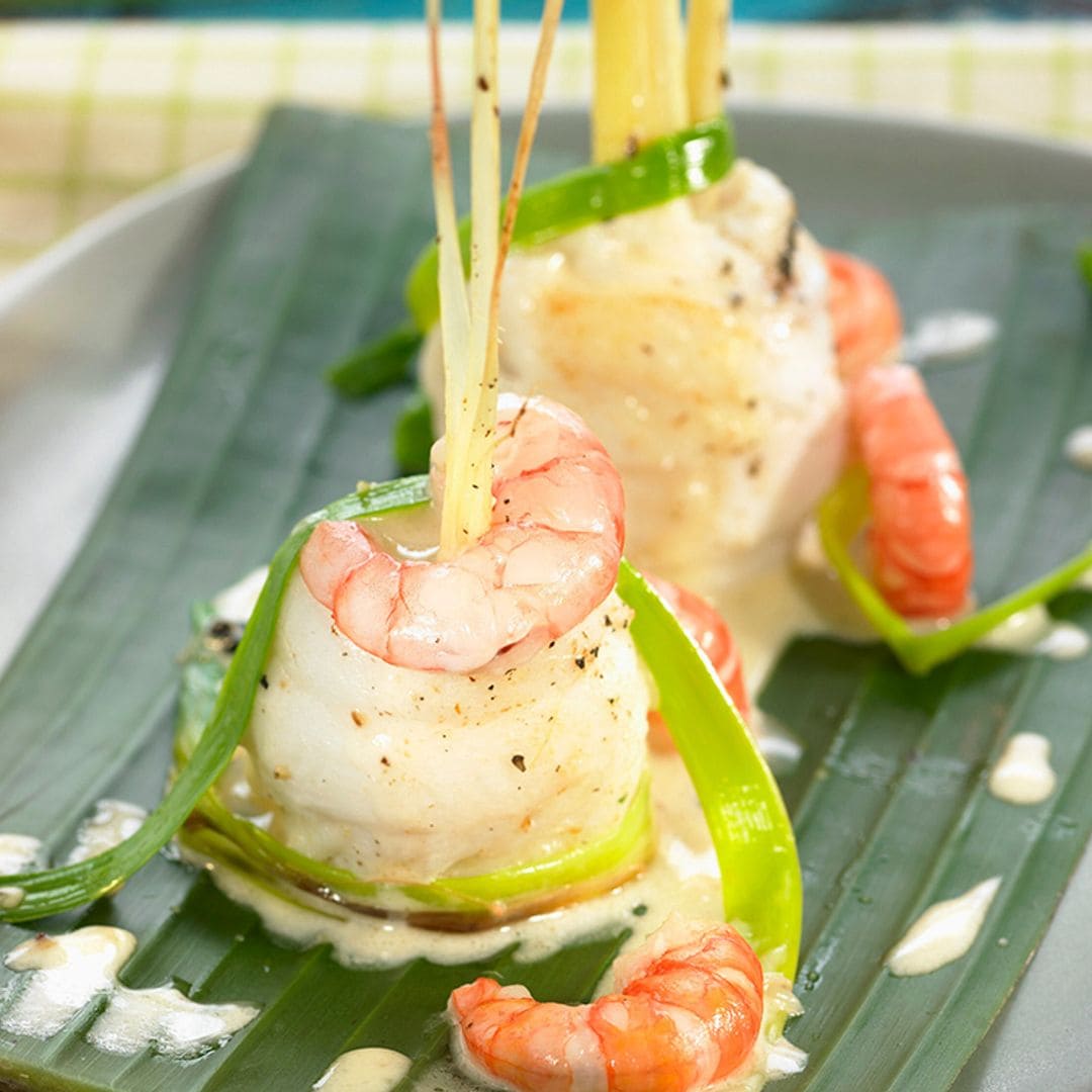 Rollitos de lenguado con gambas y salsa de lima