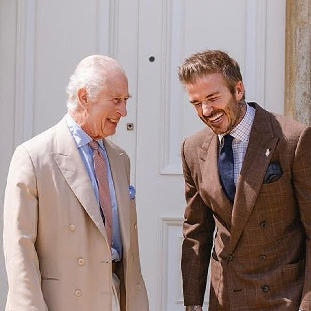 David Beckham, nombrado embajador del Rey por Carlos III: un divertido encuentro lleno de risas, ¡y consejos de apicultura!