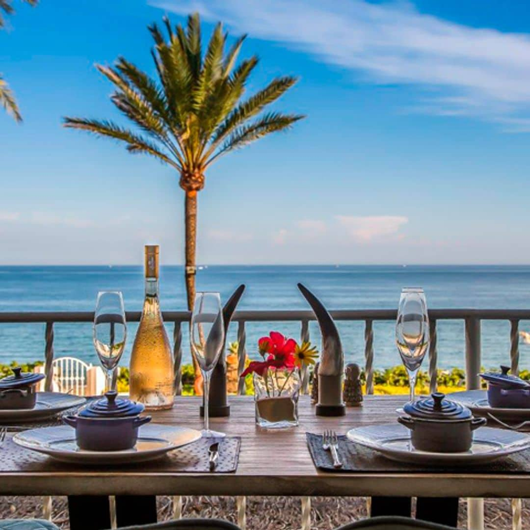 Terrazas en azul marino: comer y cenar con vistas al mar