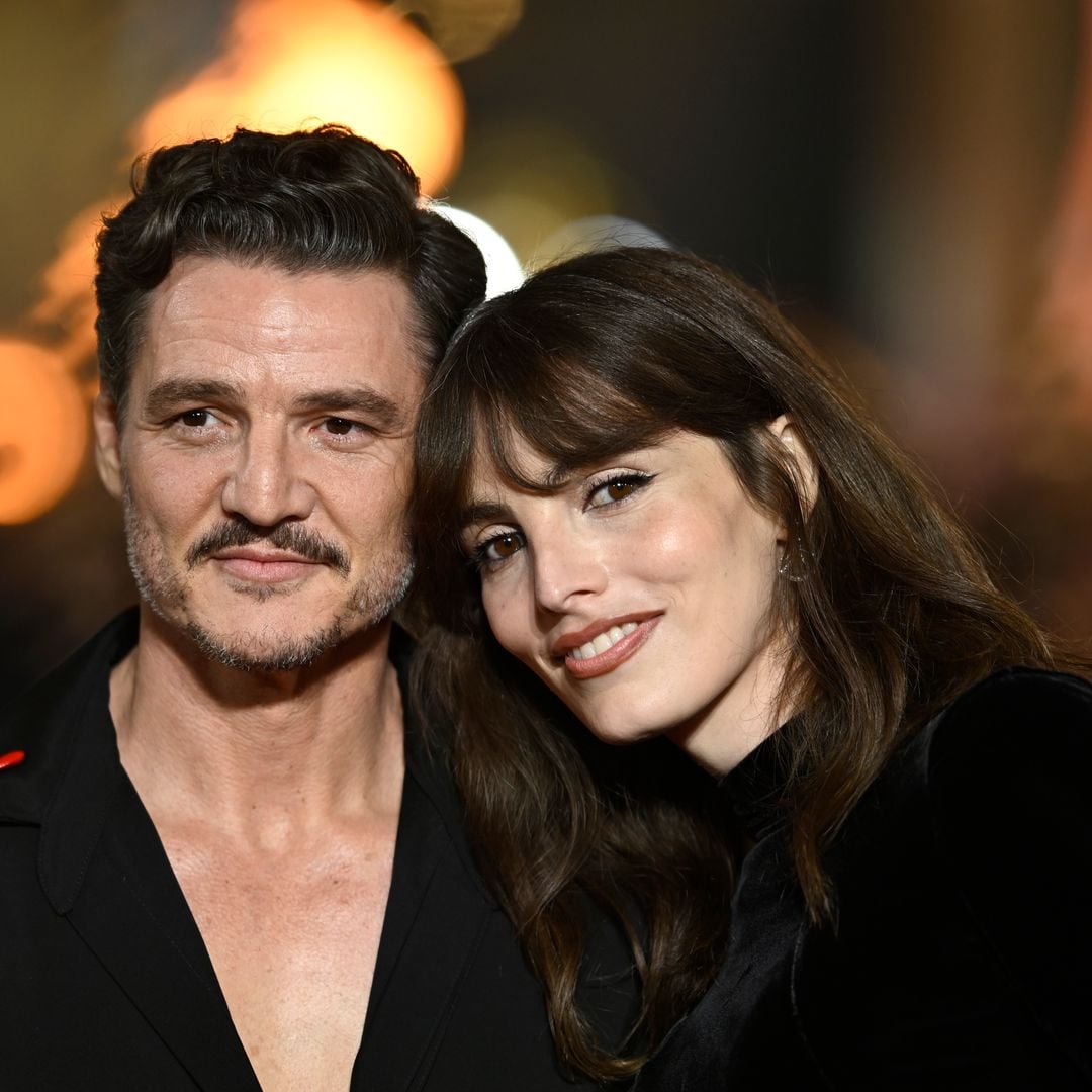 Así es Lux, la hermana de Pedro Pascal, que ha eclipsado al actor en una alfombra roja