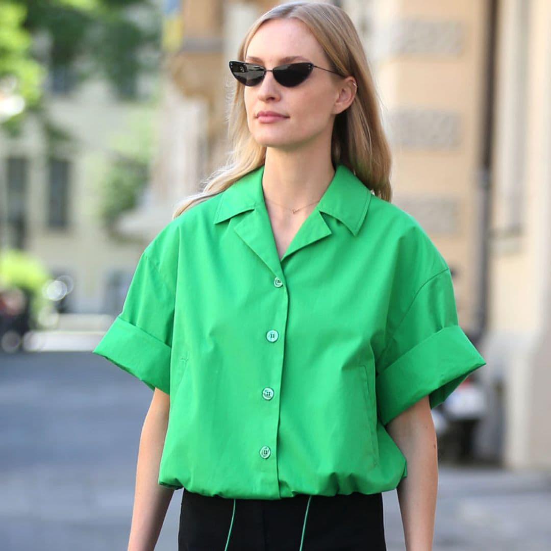 Blusas y blusones tan elegantes como una camisa blanca que podrás llevar en días de (mucho) calor