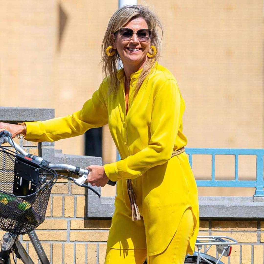 Vuelve el traje amarillo que Máxima estrenó en 2001 y siempre lleva con calzado plano