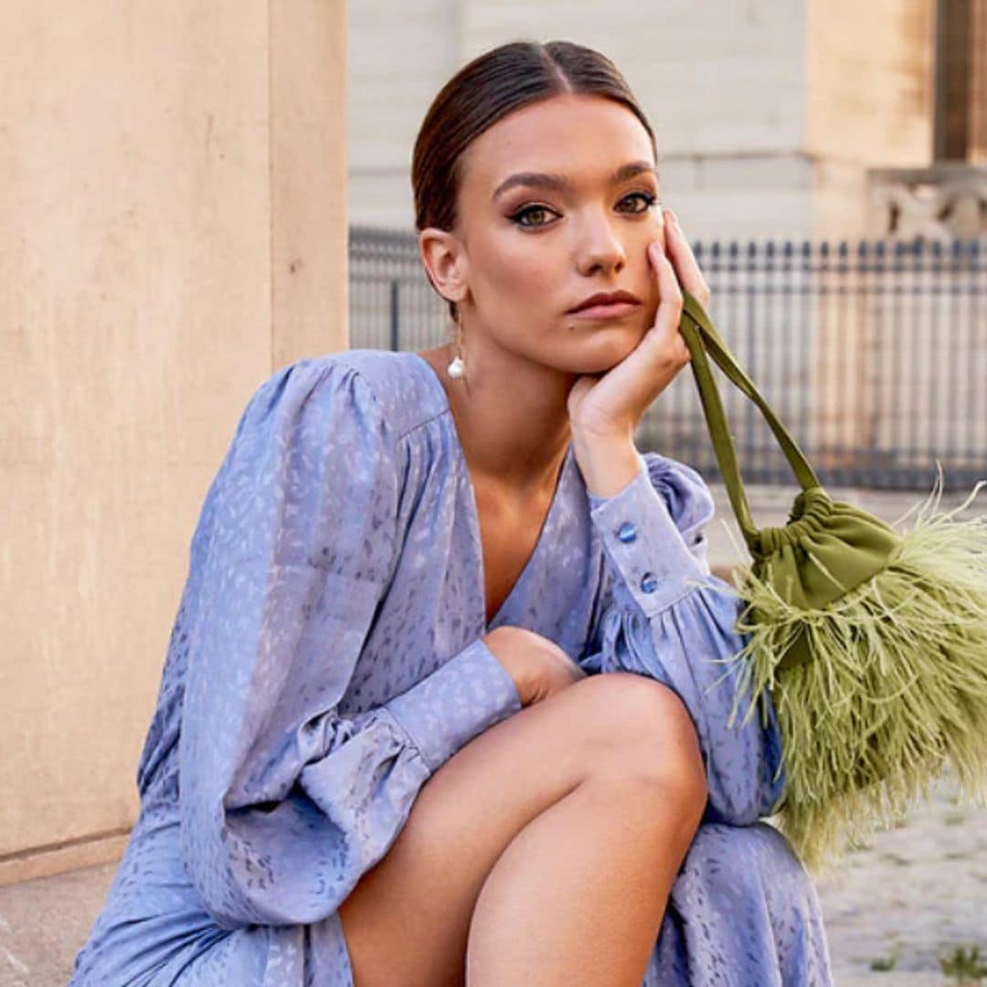 Los accesorios de plumas con los que las invitadas transforman sus looks de forma ingeniosa