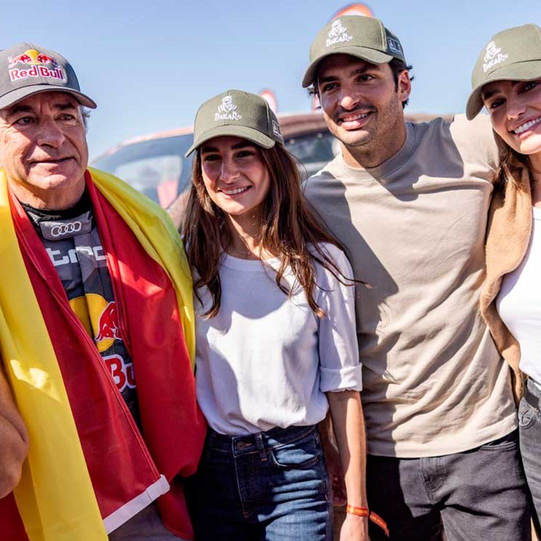 Carlos Sainz es sorprendido por su familia al ganar su cuarto Rally París-Dakar