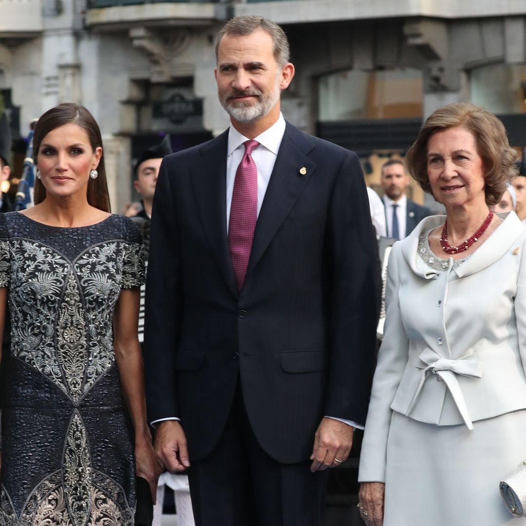 Felipe VI concede a su madre el Toisón de Oro por 'su dedicación y entrega' a España