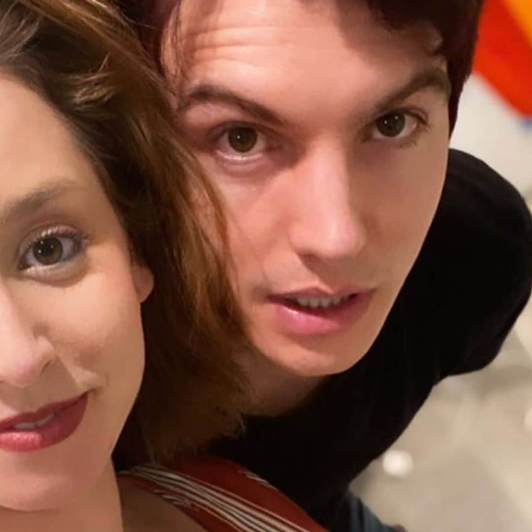 Fiebre de los setenta: Jazmin Grimaldi y su novio se transforman en Sonny y Cher