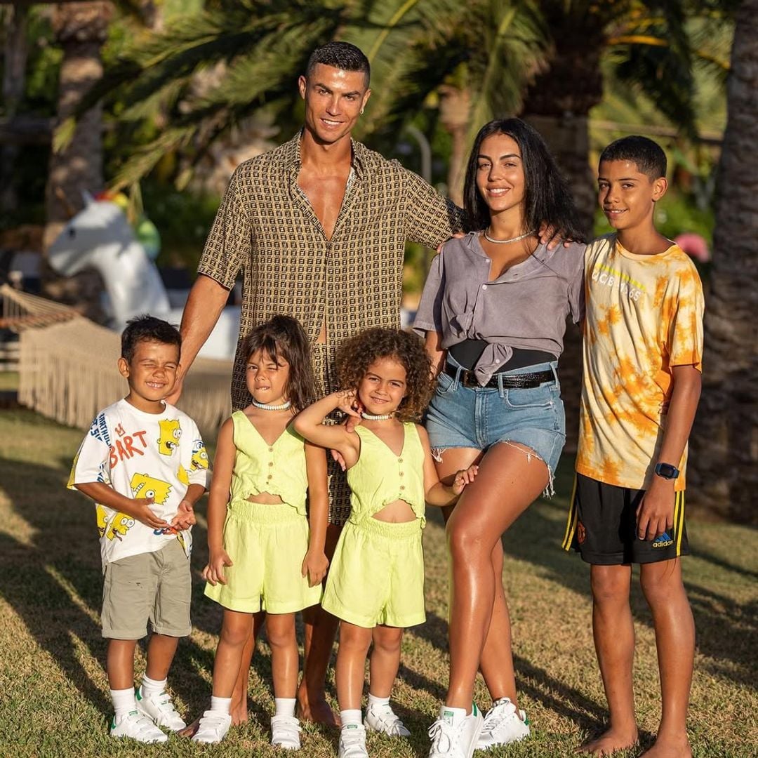 Así fue el encuentro de los hijos de Cristiano Ronaldo y Georgina Rodríguez con Santa Claus