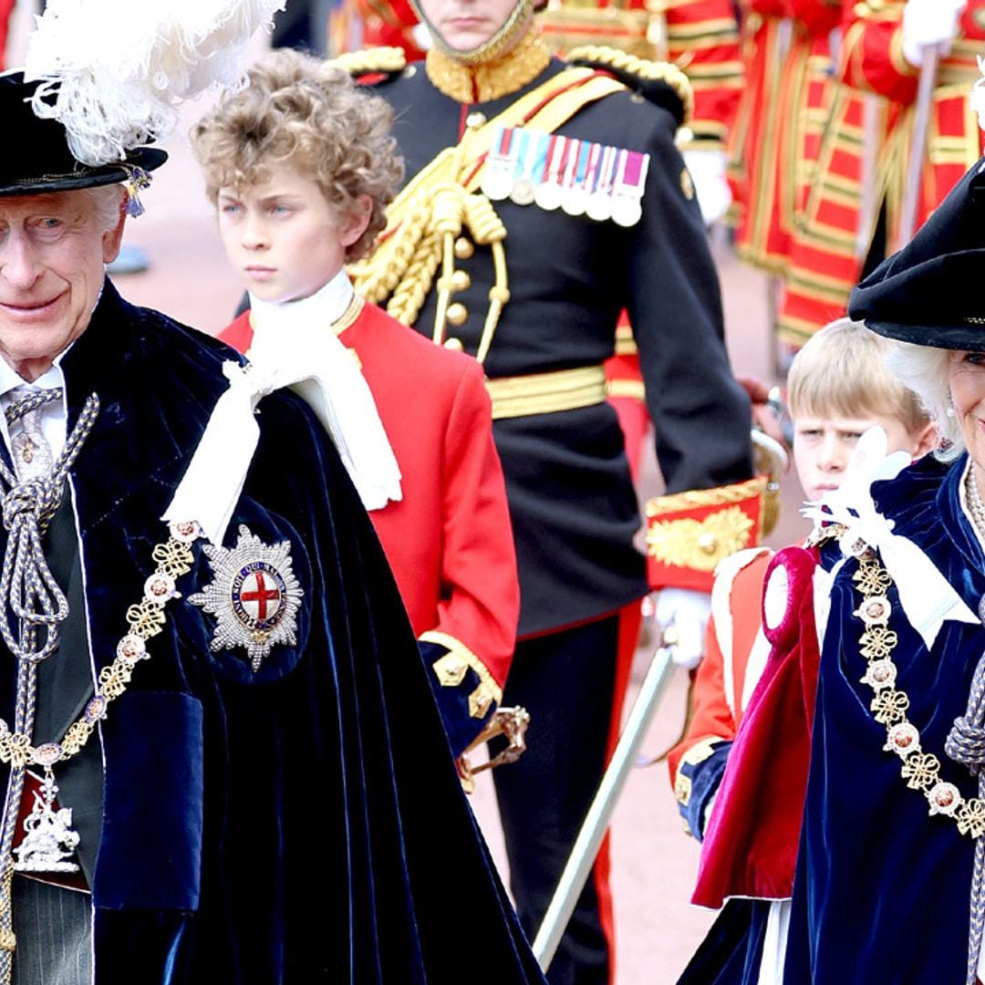 La Familia Real británica inviste a los nuevos miembros de la Orden de la Jarretera con un percance y un cambio en Carlos III