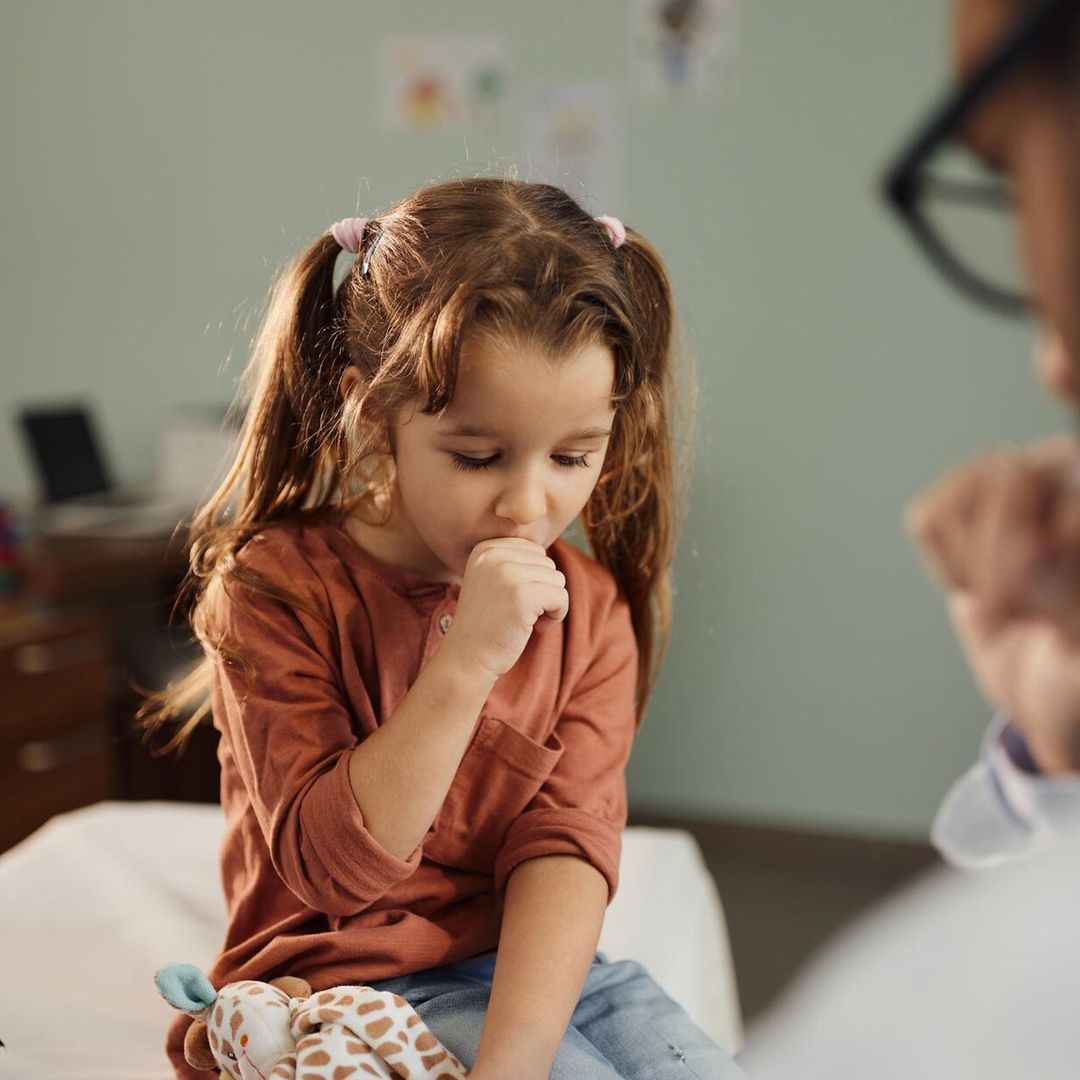 ¿Es necesario acudir a urgencias si un niño tiene laringitis?