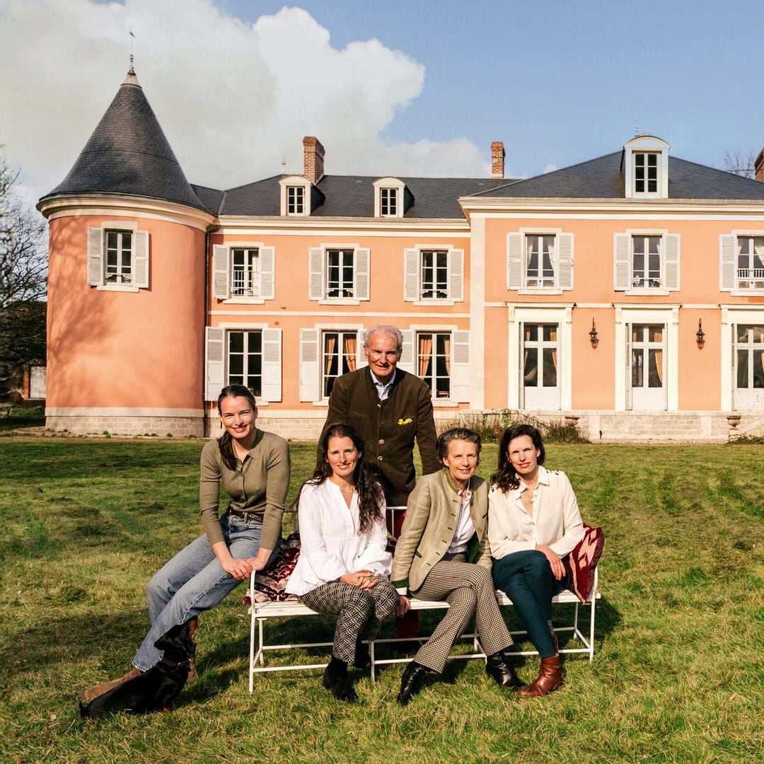 La casa ¡HOLA! de la semana: 'Château la Fontaine', el castillo familiar de la artista Marie Daâge