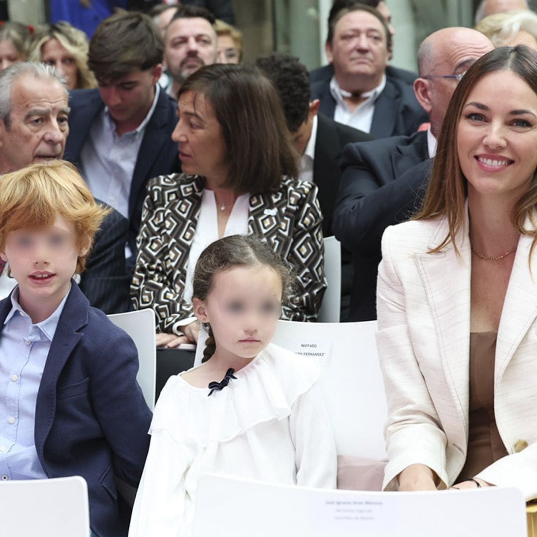 Helen Lindes y sus hijos, muy orgullosos de Rudy Fernández, que ha recibido un reconocimiento a escasas semanas de su retirada