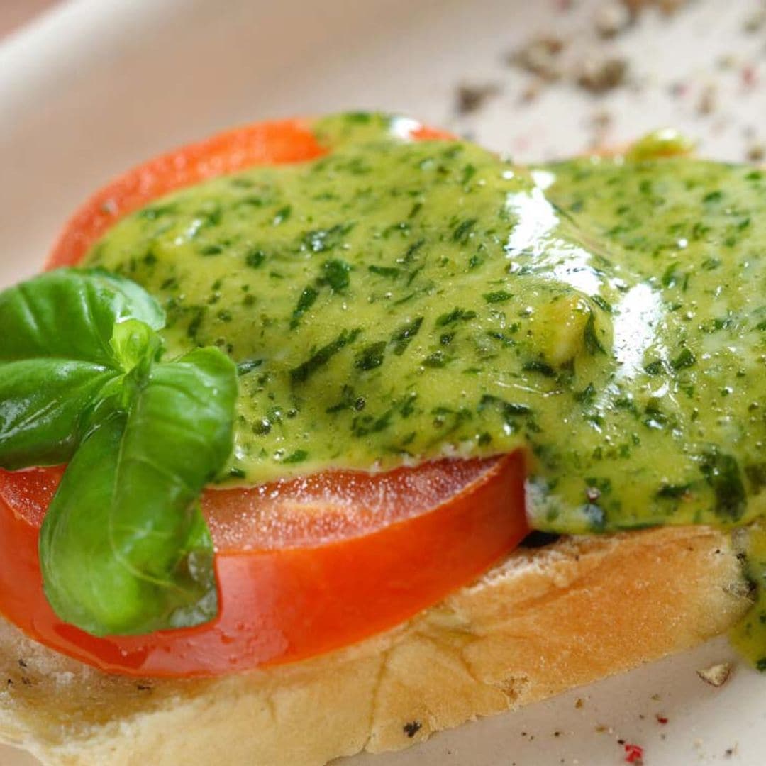 Tosta Caprese con alioli ligero de albahaca