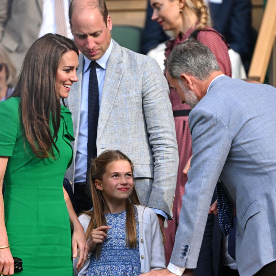 Don Felipe, todo cercanía y sonrisas con los príncipes de Gales y sus hijos en Wimbledon