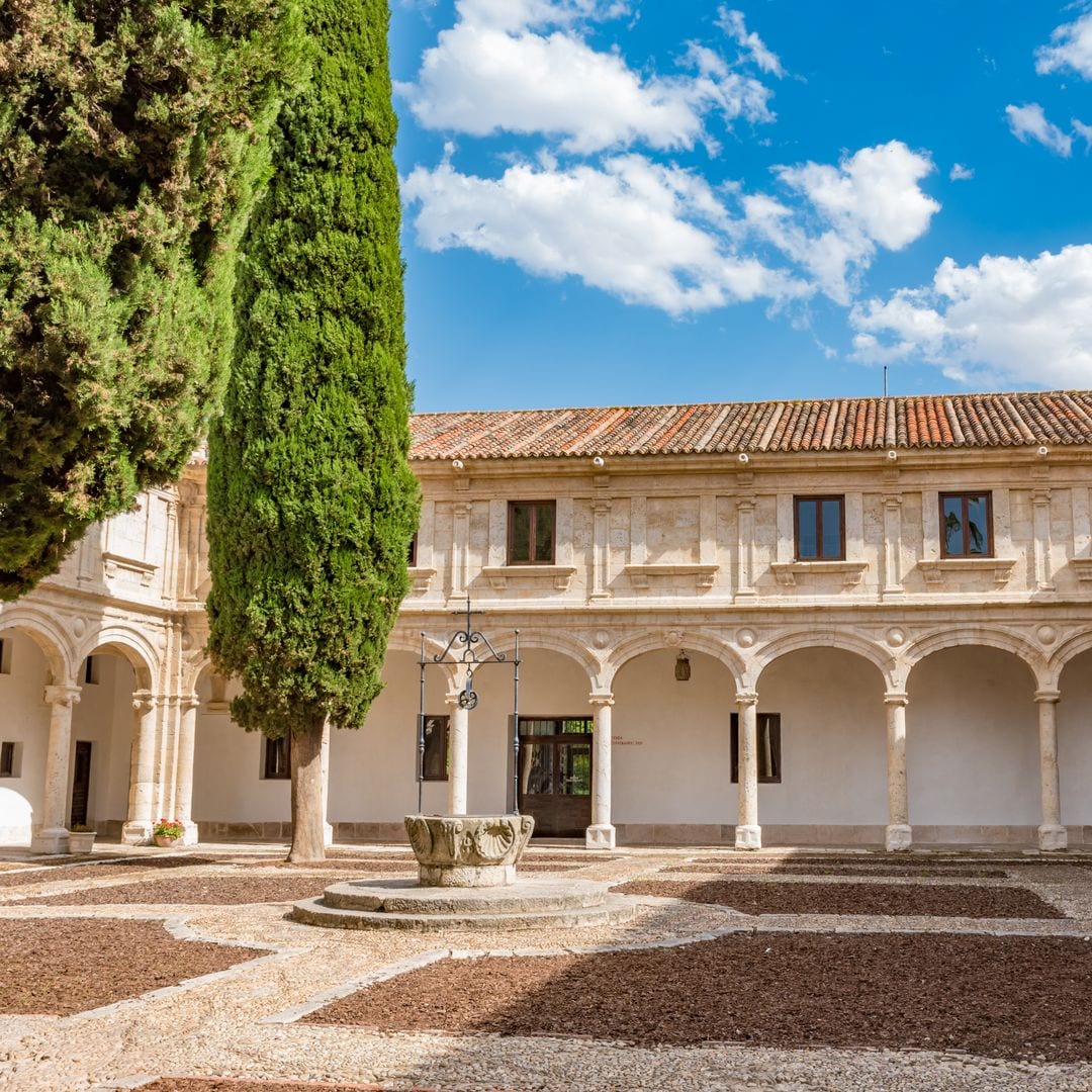 Patio de la Universidad de Alcalá de Henares, Madrid