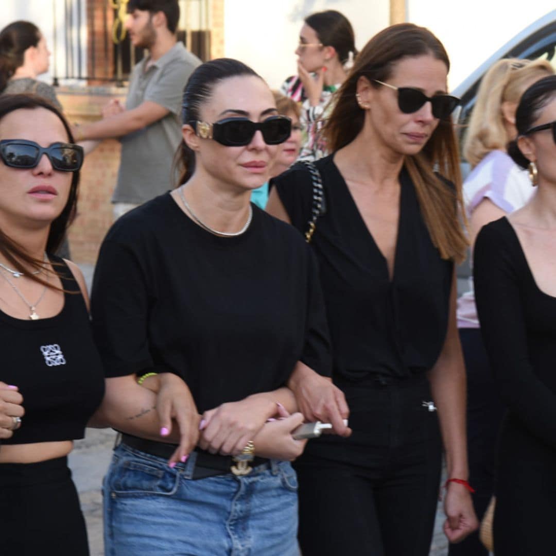 Eva González, desolada en el funeral de Cristo Bañez, al que han acudido Cayetana Rivera y María José Suárez